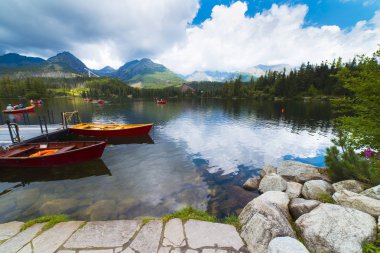 Dağ manzarası, göl ve dağ silsilesi, büyük panorama, altay