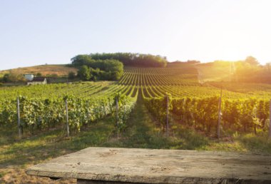 Resepsiyon ve tablo boş alan bırakır