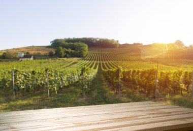 Resepsiyon ve tablo boş alan bırakır