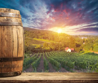 Resepsiyon ve tablo boş alan bırakır