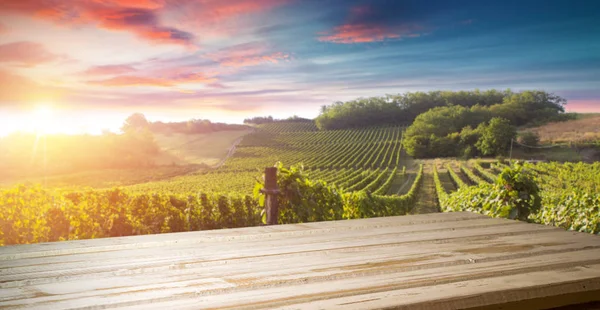 Garrafa Vinho Tinto Copo Vinho Barril Wodden Belo Fundo Toscana — Fotografia de Stock