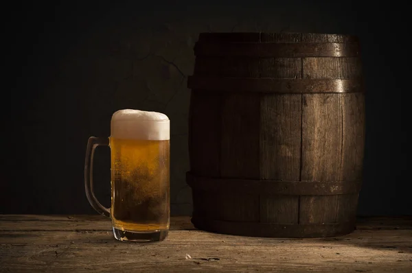 Copos Cerveja Leve Com Cevada Fundo Pub — Fotografia de Stock
