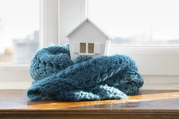 Ház Télen Fűtési Rendszer Fogalma Modell Egy Ház Egy Kötött — Stock Fotó