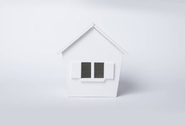 Kış - Isıtma sistemi kavramı ve bir ev örgü şapkası modeli ile soğuk karlı havalarda evde