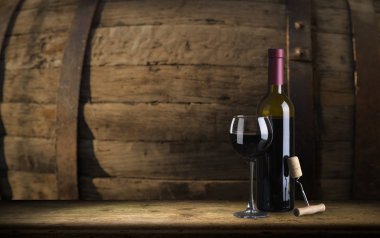 fıçının arka planı ve aşınmış eski ahşap masa