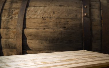 fıçının arka planı ve aşınmış eski ahşap masa