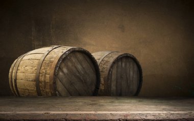 fıçının arka planı ve aşınmış eski ahşap masa