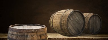 fıçının arka planı ve aşınmış eski ahşap masa