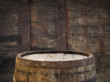 fıçının arka planı ve aşınmış eski ahşap masa