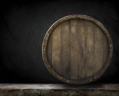 fıçının arka planı ve aşınmış eski ahşap masa