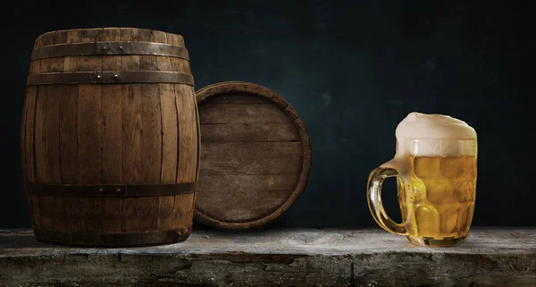 Oktoberfest Bierfass Und Biergläser Mit Weizen Und Hopfen Auf Holztisch — Stockfoto