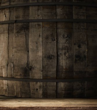 fıçının arka planı ve aşınmış eski ahşap masa