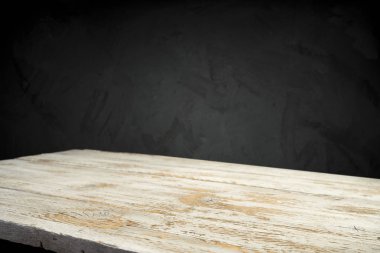 fıçının arka planı ve aşınmış eski ahşap masa