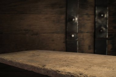 fıçının arka planı ve aşınmış eski ahşap masa