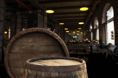 ahşap masa üstü varil ve boşluk dekorasyon için