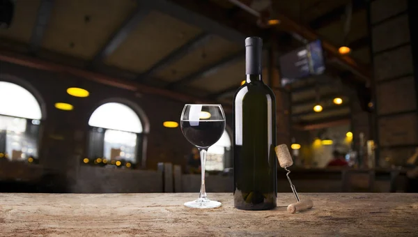 Nahaufnahme Von Einem Glas Wein Und Einem Bier Einer Bar — Stockfoto