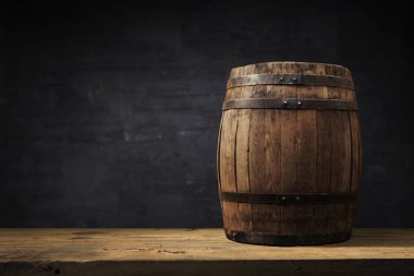 fıçının arka planı ve aşınmış eski ahşap masa