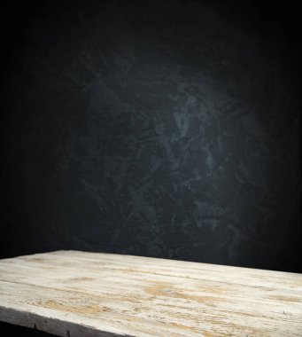 fıçının arka planı ve aşınmış eski ahşap masa