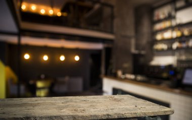 bulanık arka planını bar ve koyu kahverengi Resepsiyon alanı retro ahşap
