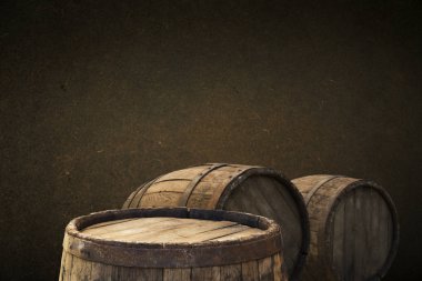 fıçının arka planı ve aşınmış eski ahşap masa