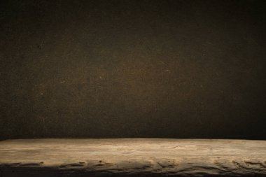 fıçının arka planı ve aşınmış eski ahşap masa