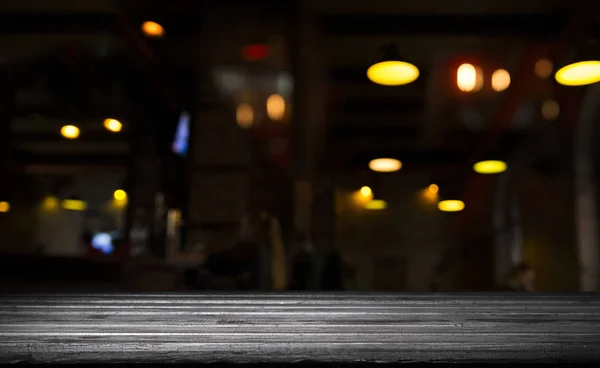 Fond flou de bar et espace de bureau brun foncé en bois rétro — Photo