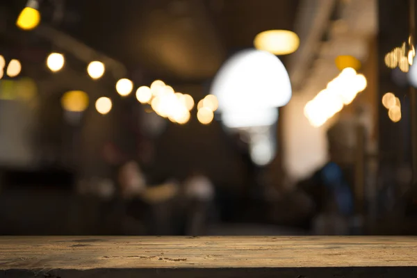 Suddig bakgrund av bar och mörk brunt skrivbord retro trä — Stockfoto