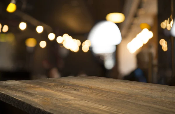 Suddig bakgrund av bar och mörk brunt skrivbord retro trä — Stockfoto