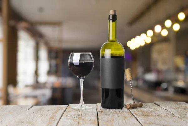Weinbar Degustation eingerichtet Tablett Dekorationsflaschen in Restaurant — Stockfoto
