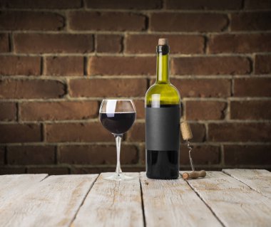 Kırmızı ve beyaz şişe şarap dükkanı, şarap