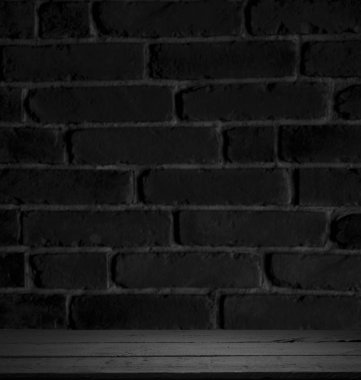 Tuğla arka plan koyu eski ahşap masa