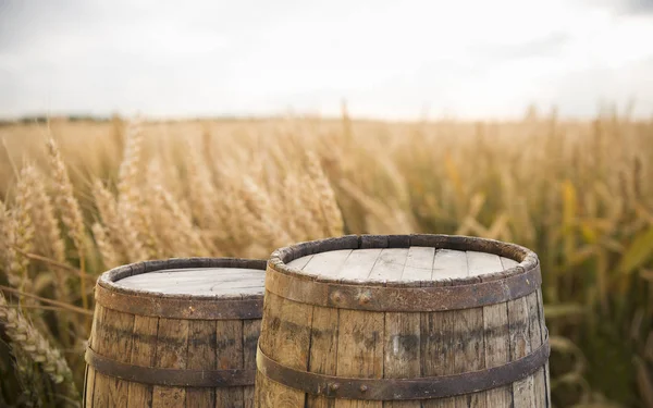 Wood board table in front of field of wheat on sunset light. Ready for product display montage — Stock Photo, Image