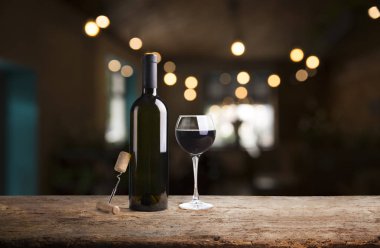 Olgun Şaraplık üzüm Toskana, İtalya üzerinde. Güzel şarap çiftlik, üzüm bağı. Gün batımı ılık ışık