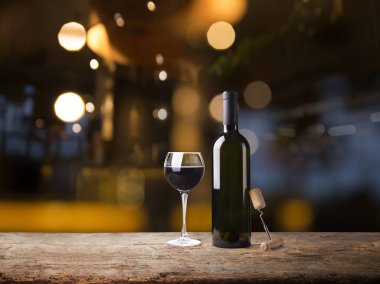 Pahalı şarap şişeleri toplama ve kiler, şarap tadımı ve üretim kavramı ahşap varil