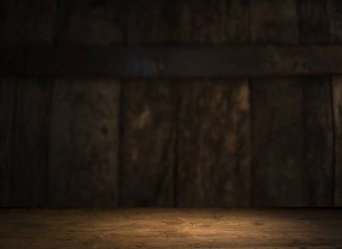 Karanlık arka planda kafe restoranın bulanıklık ışık altın bokeh boş ahşap masa üstü