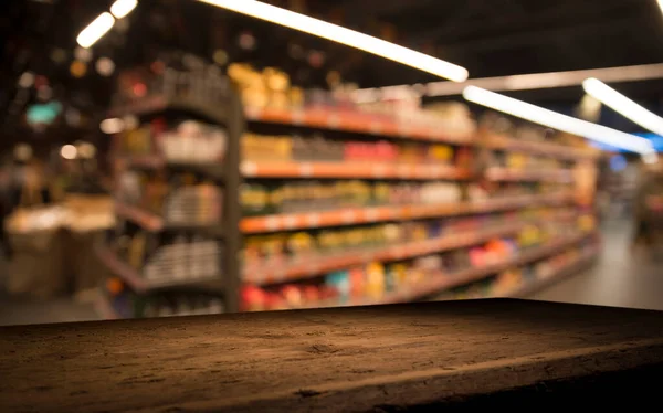 Empty wood table top on blurred market fruit. can montage or display your products — Stock Photo, Image