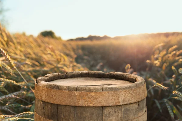 Mesa Cubierta Madera Vacía Sobre Campo Trigo Con Puesta Sol —  Fotos de Stock