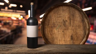 Kırmızı şarap, şişe, bardak ve eski fıçıyla dolu sakin bir hayat.