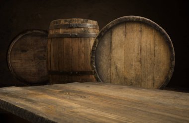 fıçının arka planı ve aşınmış eski ahşap masa