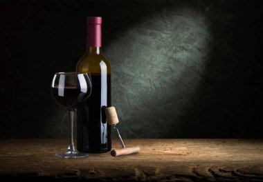 Kahverengi arka planda eski ahşap fıçı