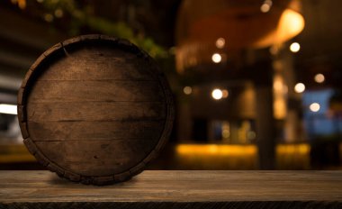 Kahverengi arka planda eski ahşap fıçı