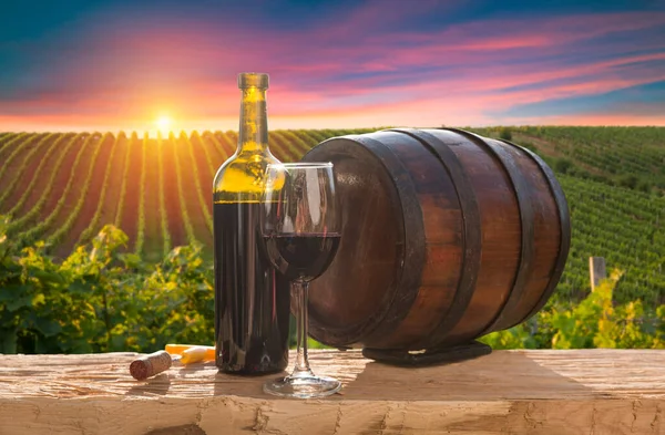 Weißwein Mit Fass Auf Weinberg Chianti Toskana Italien — Stockfoto