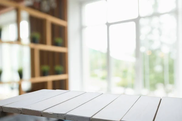 Houten Tafel Gedecentraliseerd Raam Met Gordijnachtergrond — Stockfoto