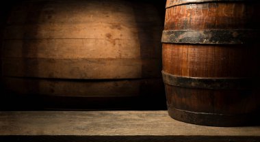 Kahverengi arka planda eski ahşap fıçı