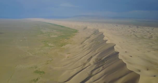 Dunas de areia no deserto de Gobi, na Mongólia — Vídeo de Stock