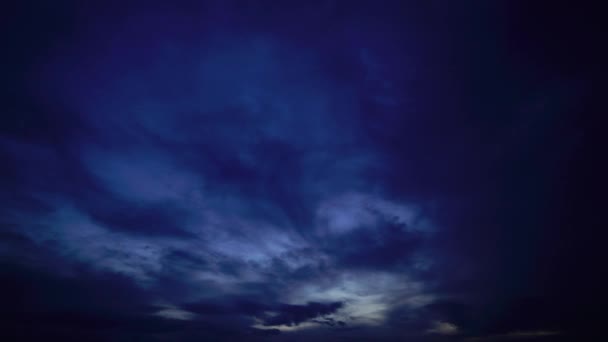Noche nubes tiempo vueltas 4k metraje — Vídeos de Stock