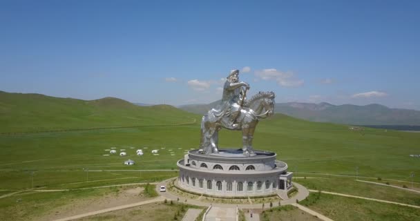 Ulan Bator Mongólia, 2019. július 15. Dzsingisz kán emlékműve Ulan Batorban — Stock videók