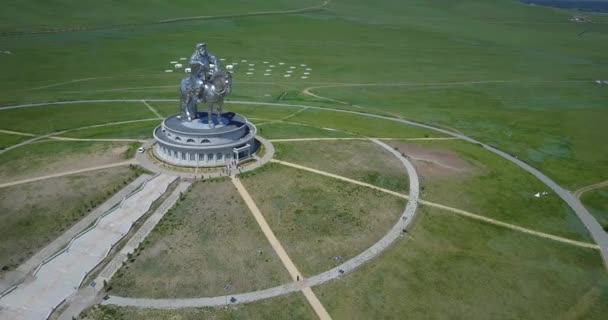 Ulan Bator Mongólia, 2019. július 15.: Dzsingisz kán emlékműve Ulan Batorban — Stock videók