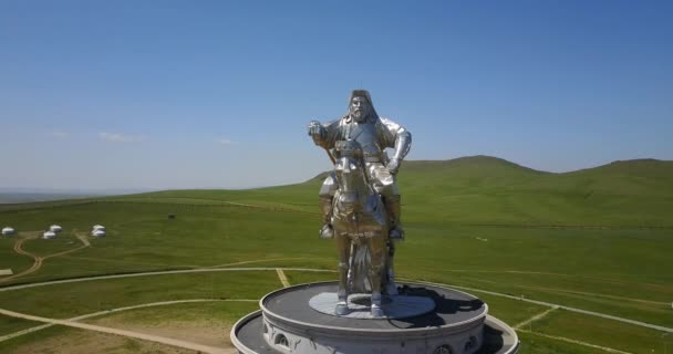 Ulan Bator Mongolia, 15 de julio de 2019: Monumento a Genghis Khan en Ulan Bator — Vídeos de Stock