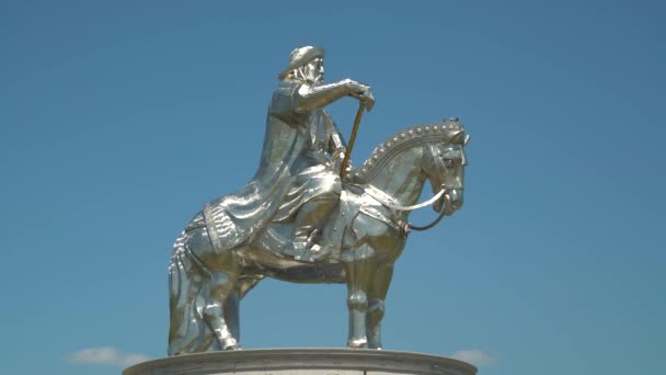 Ulaanbaatar Mongolia, maggio 03,2019: monumento a Genghis Khan — Video Stock